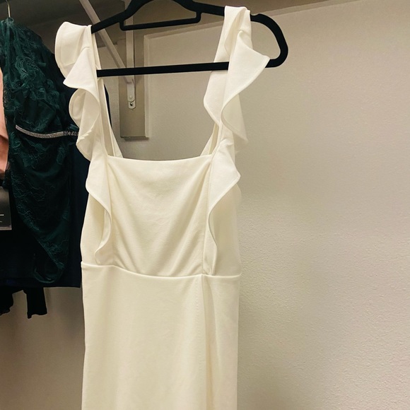 BCBG generation white ruffle dress medium - Picture 3 of 7